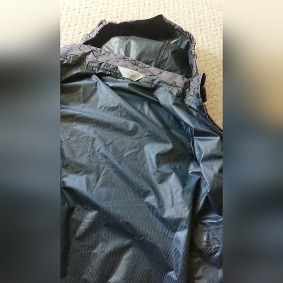 H&M dark Gray Dinosaur Print rain Jacket size 6/7 - Picture 12 of 13